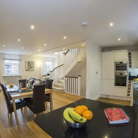Finchley Central Spacious 3 Bed Triplex Loft Style Apartment
